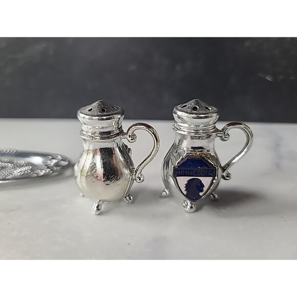 Vintage Metal Salt And Pepper Shakers Souvenir From Minnesota, READ FAIR - Picture 5 of 10